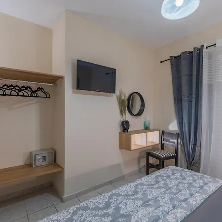 Sarita's & Λαγανάς