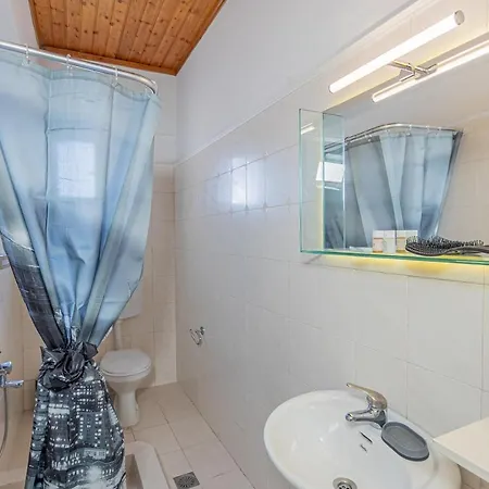 Sarita's & Apartment *