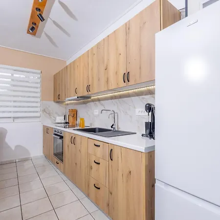 Sarita's & Apartamento Laganas