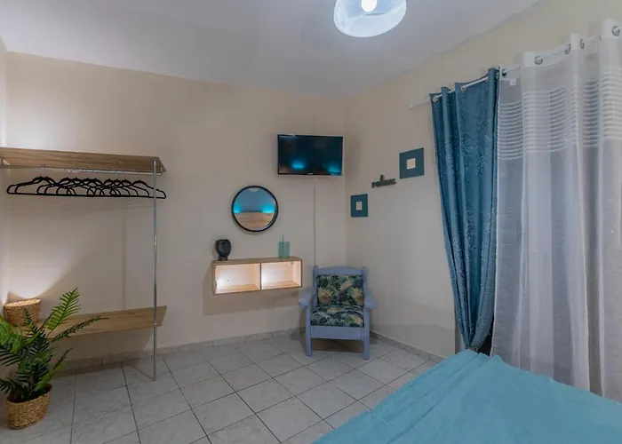 Sarita's & Апартаменты Лаганас